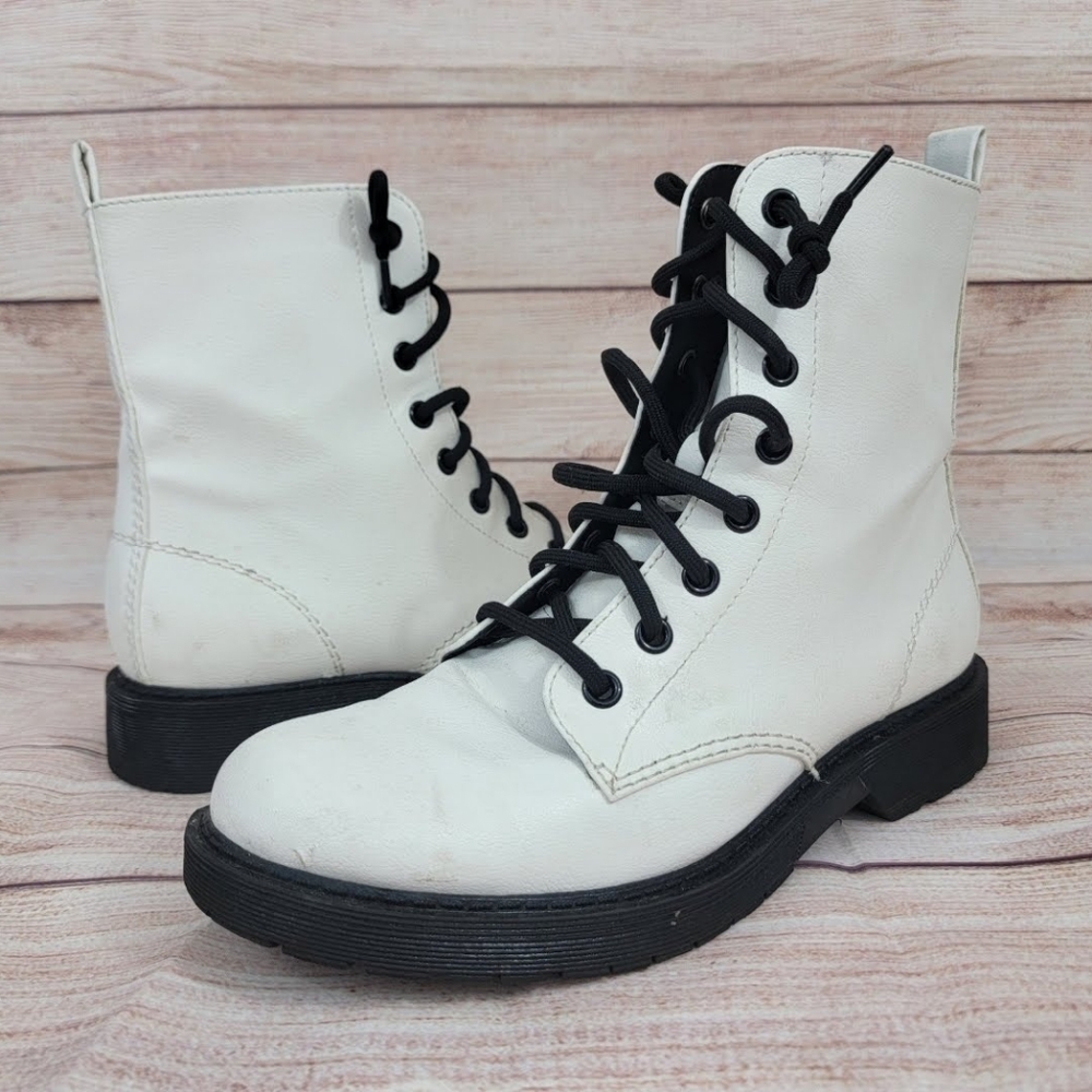 Time and Tru Women's Lug Combat White Boots Size 7